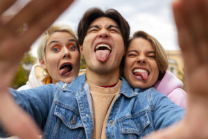 benefits of laughter smiling people