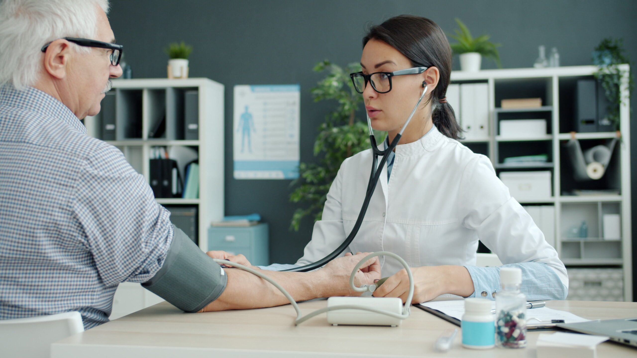 Healthy foods that help reduce high blood pressure and support kidney health